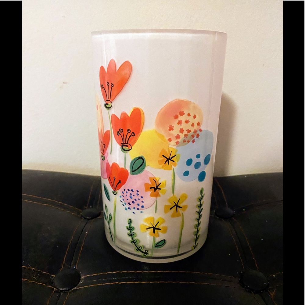 Beautiful Glass Hand Painted Colorful Flower Vase! Picture doesn’t do it justice